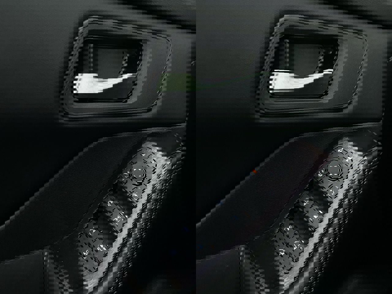 Used 2025 Nissan Rogue SV image 20