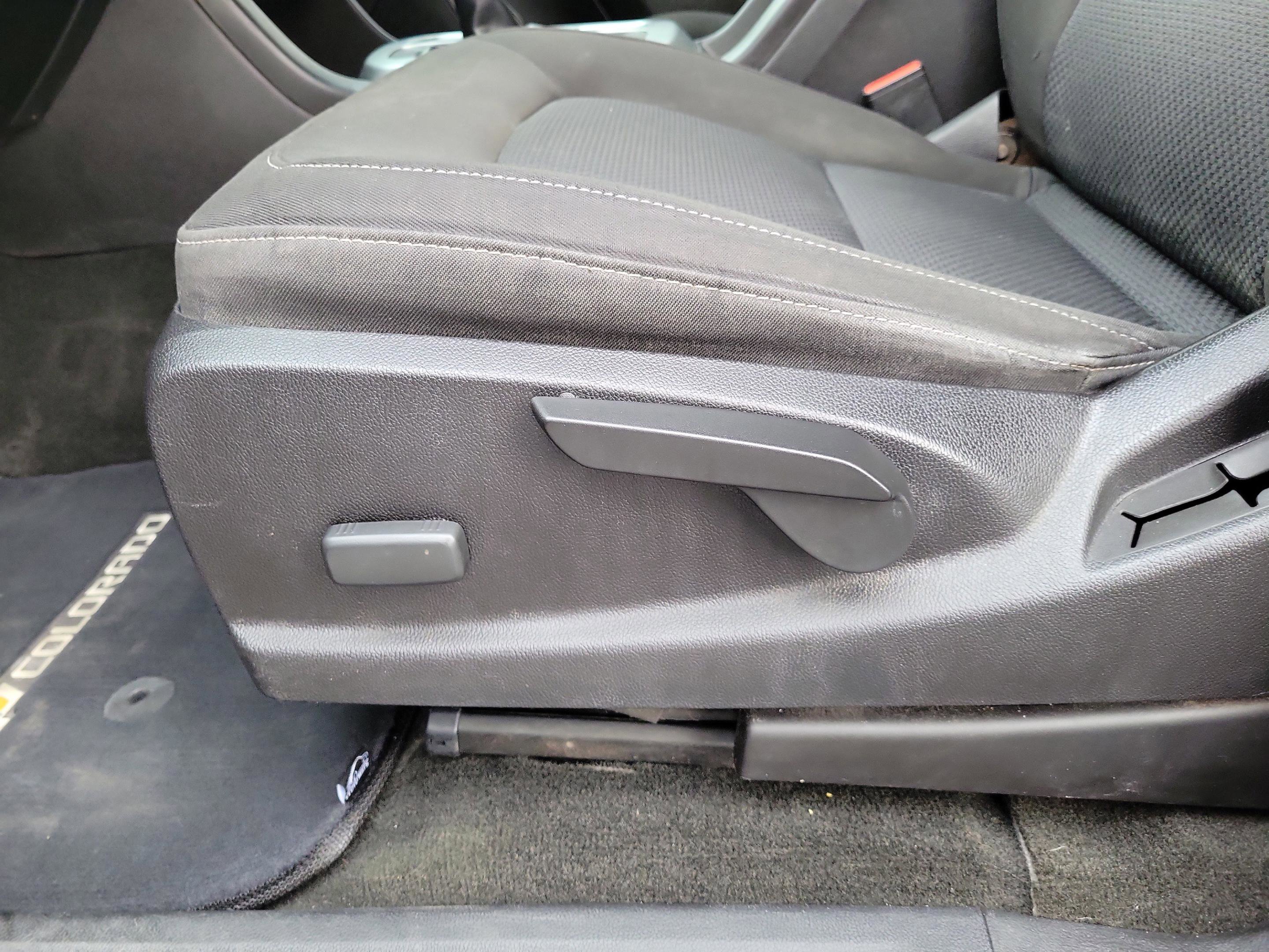 Used 2017 Chevrolet Colorado LT w/ LT Convenience Package AWD/4WD image 15