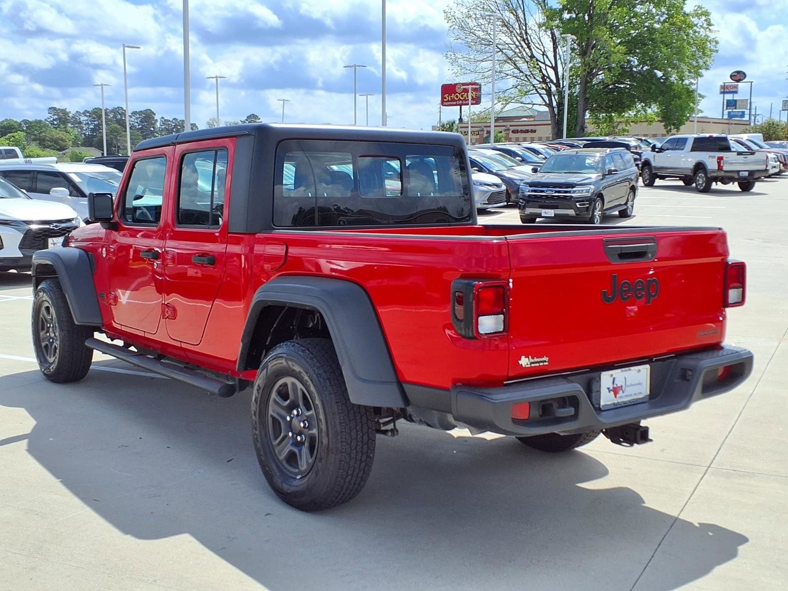 Used 2021 Jeep Gladiator Sport image 2