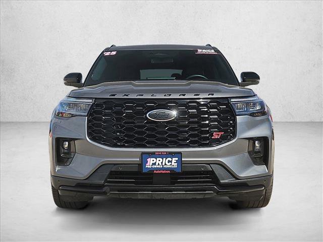 Used 2025 Ford Explorer ST AWD/4WD image 2
