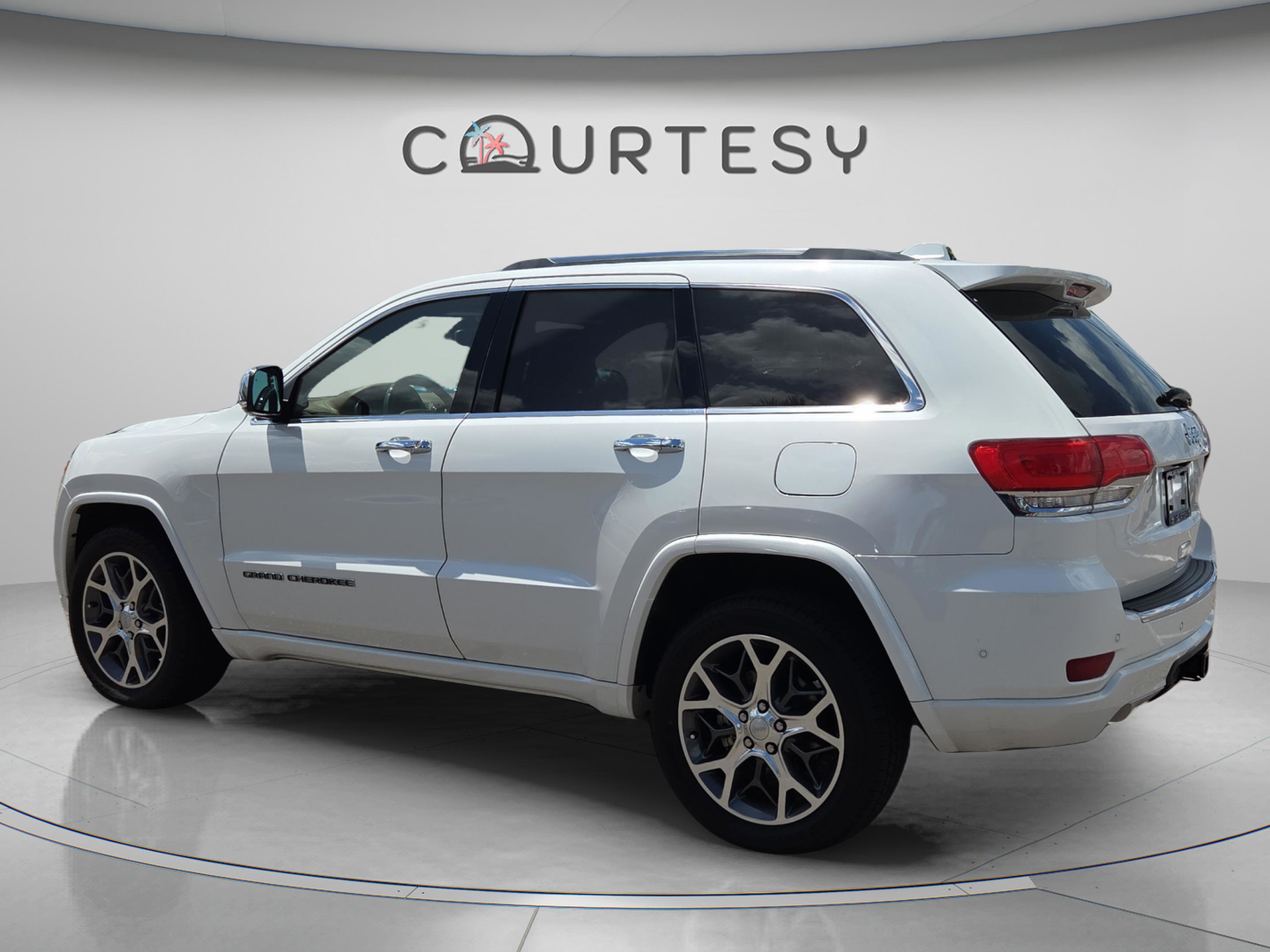 Used 2021 Jeep Grand Cherokee Overland w/ Trailer Tow Group IV RWD image 3