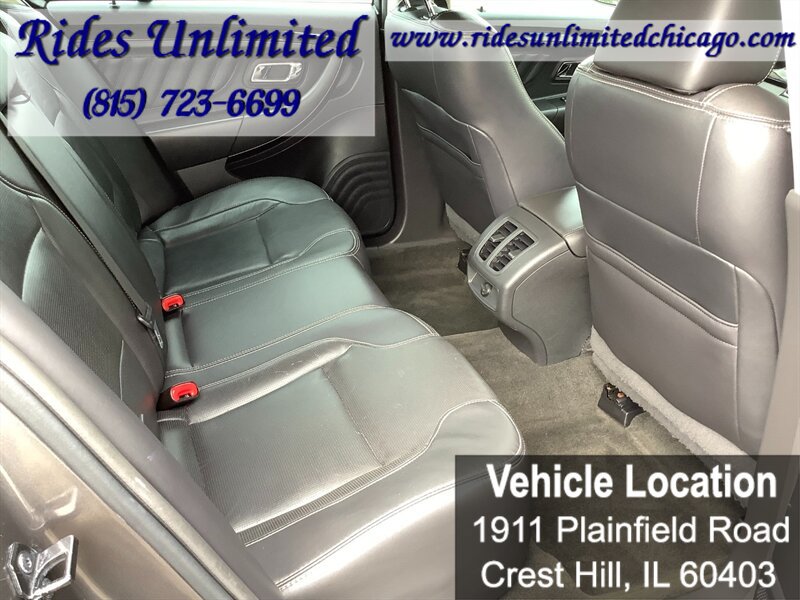 Used 2011 Ford Taurus Limited FWD image 17