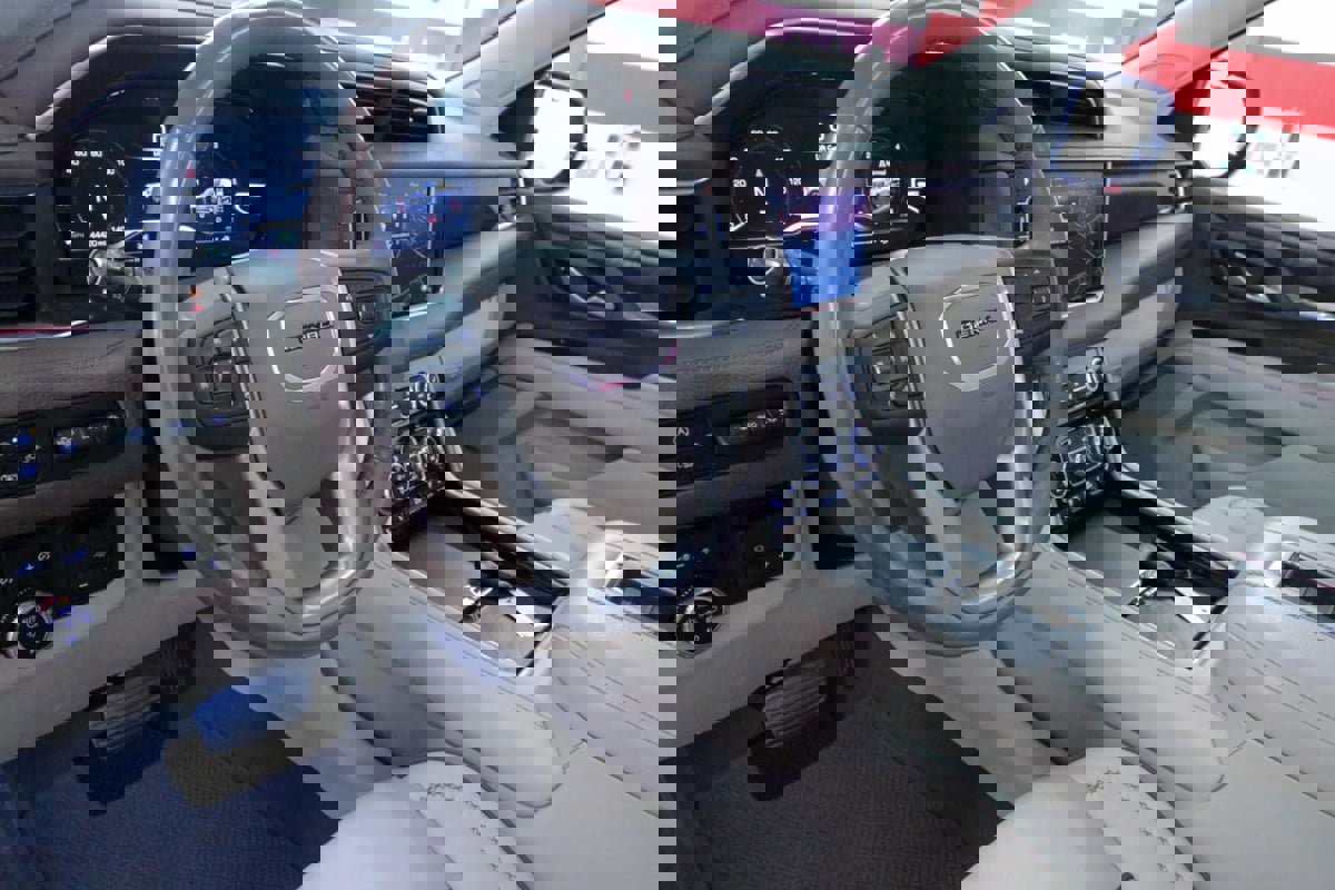 Used 2022 GMC Yukon Denali w/ Denali Premium Package image 12