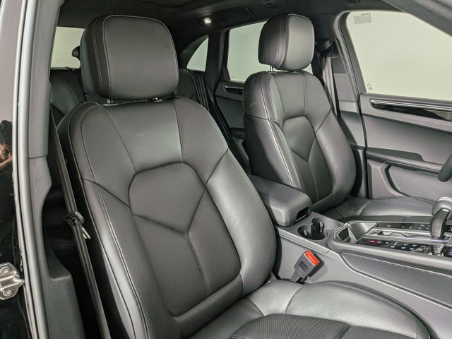 Certified 2025 Porsche Macan S AWD/4WD image 23