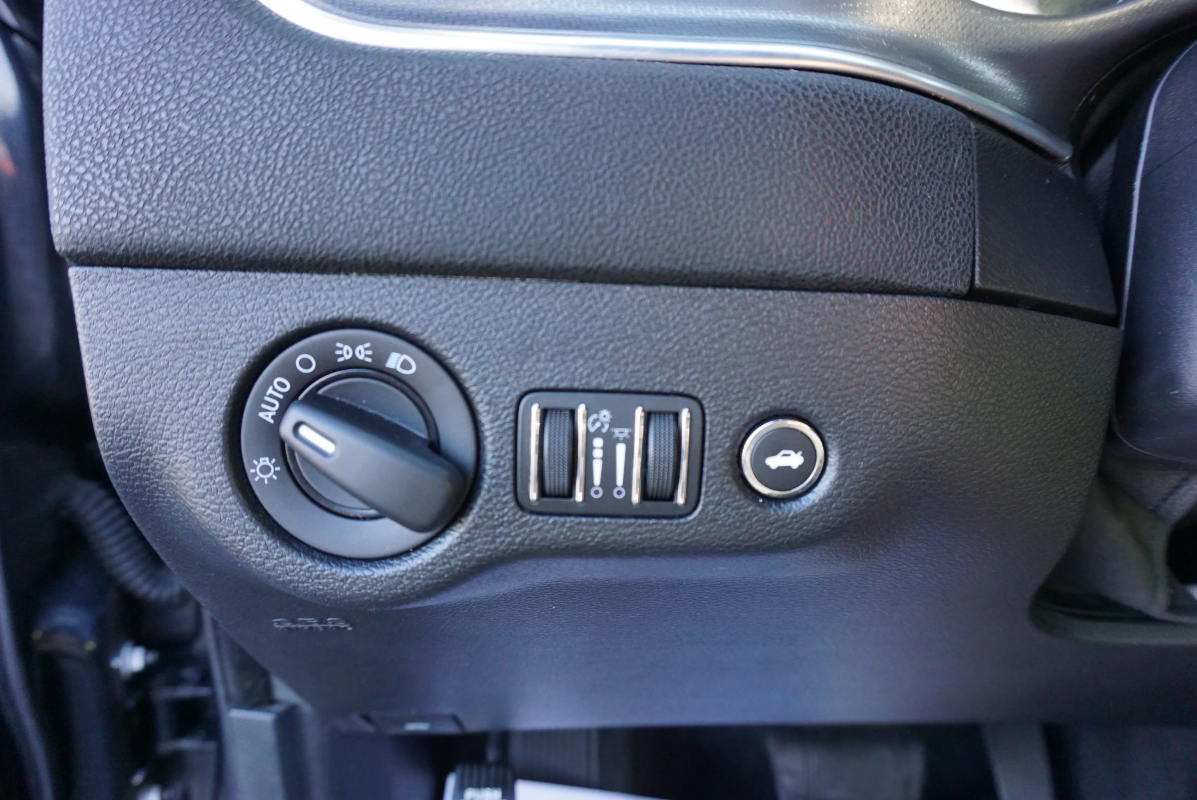 Used 2014 Dodge Charger SE RWD image 26