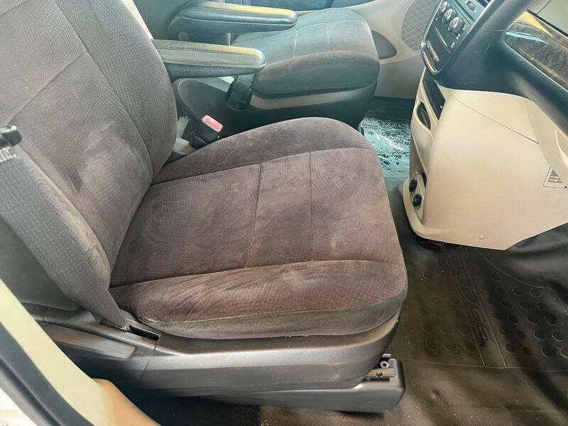 Used 2011 Dodge Grand Caravan FWD image 29