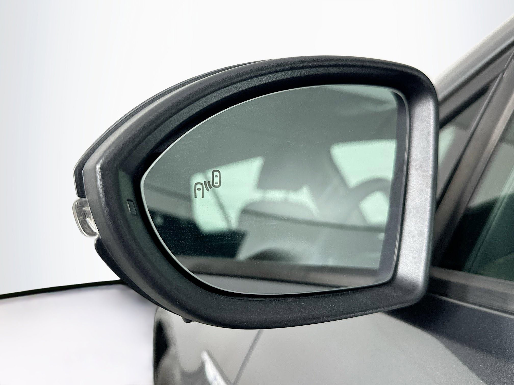 Used 2019 Volkswagen e-Golf SEL Premium FWD image 16