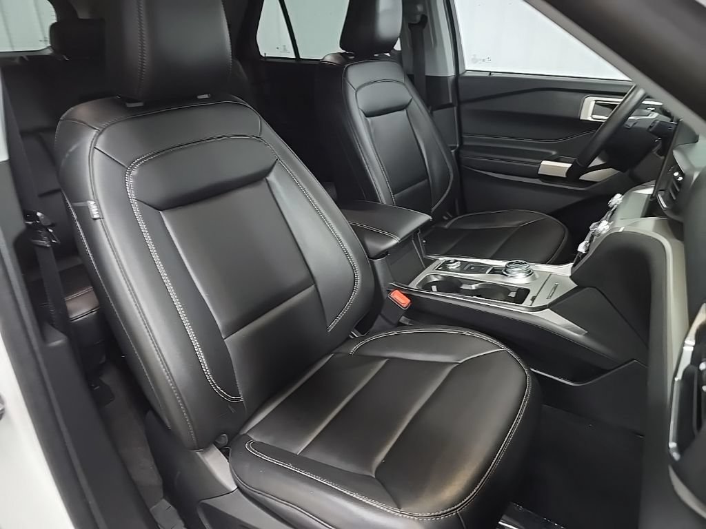 Certified 2023 Ford Explorer XLT w/ Equipment Group 202A AWD/4WD image 19