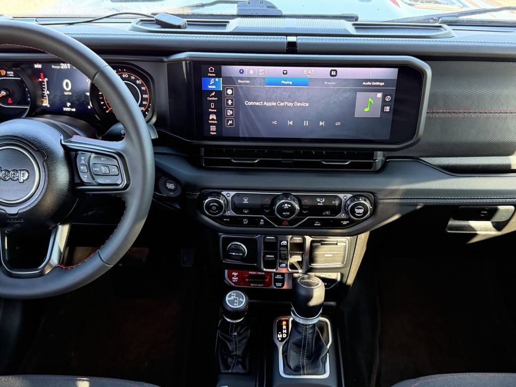 Used 2024 Jeep Gladiator Rubicon AWD/4WD image 14