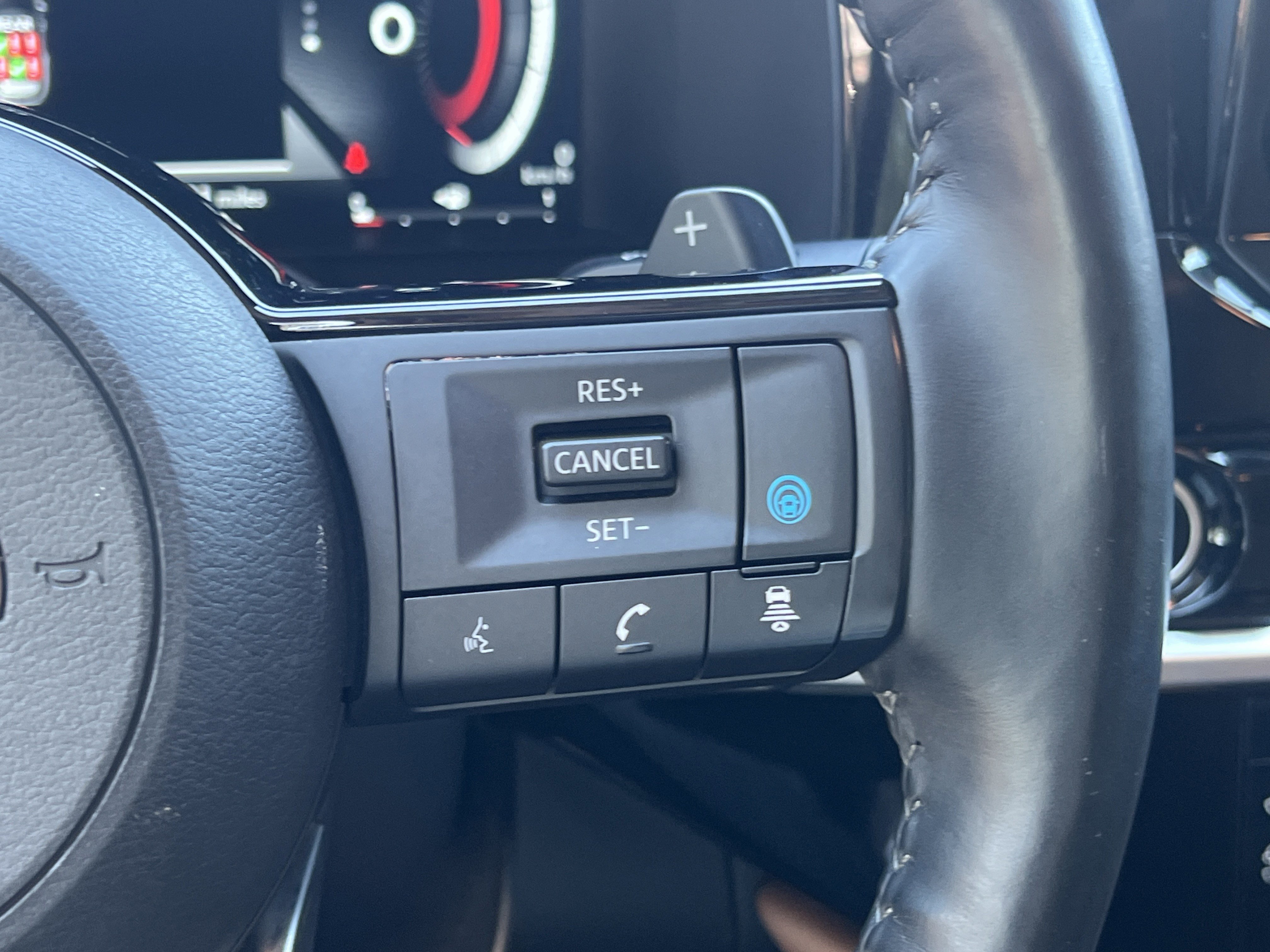 Used 2024 Nissan Pathfinder Platinum w/ Cargo Package image 33