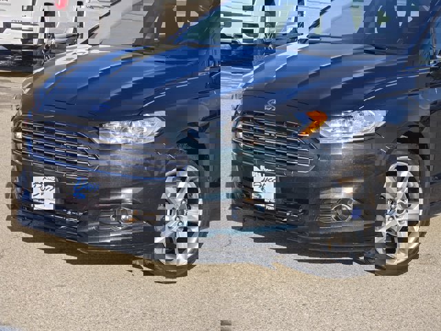 Used 2014 Ford Fusion SE image 2