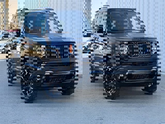 Used 2023 Jeep Renegade Latitude image 2