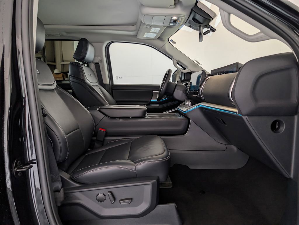 Certified 2025 Ford Expedition Platinum AWD/4WD image 12