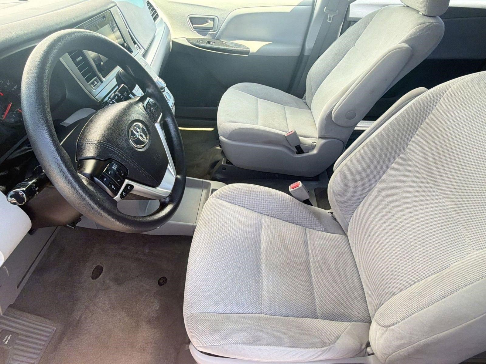 Used 2017 Toyota Sienna L FWD image 5