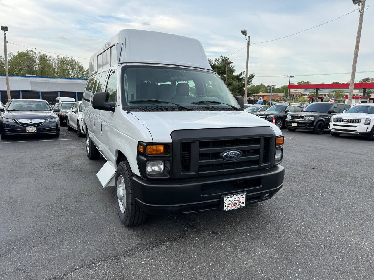 Used 2009 Ford E-250 and Econoline 250 Extended RWD image 3