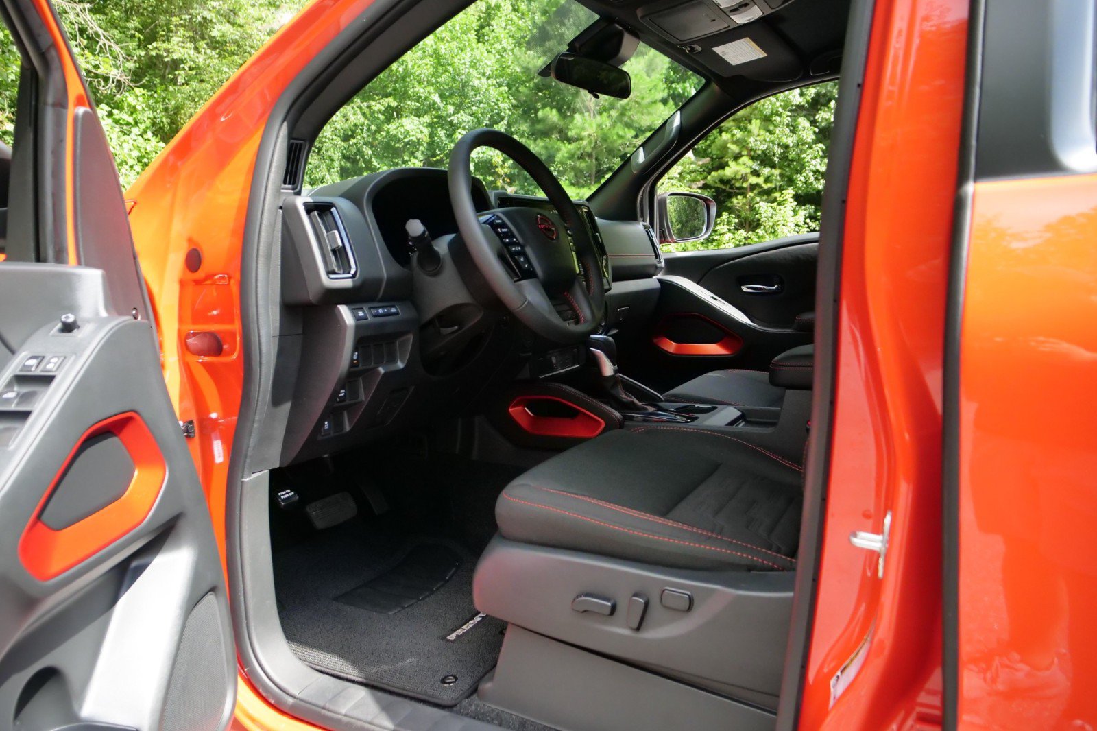 Used 2025 Nissan Frontier Pro-X RWD image 24