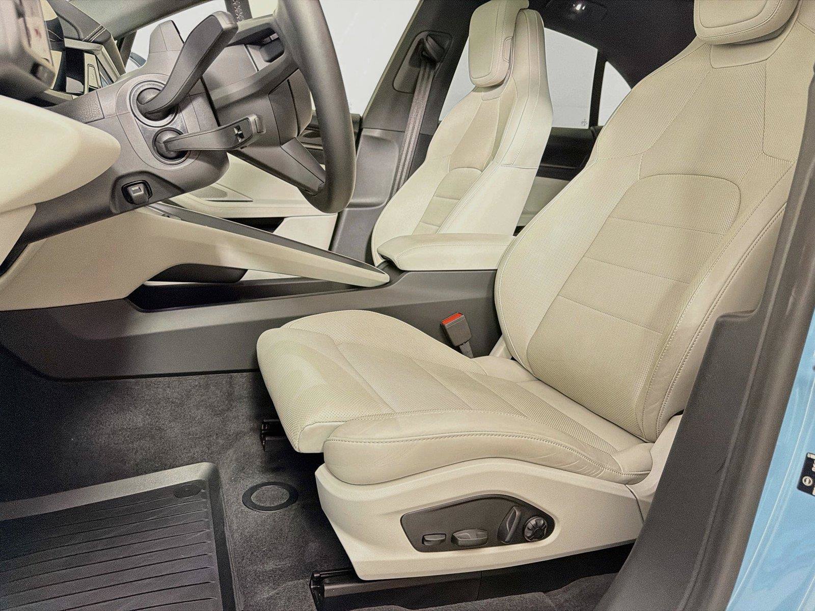 Certified 2026 Porsche Macan Electric RWD image 5