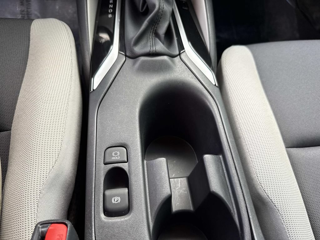Used 2025 Toyota Corolla LE FWD image 30