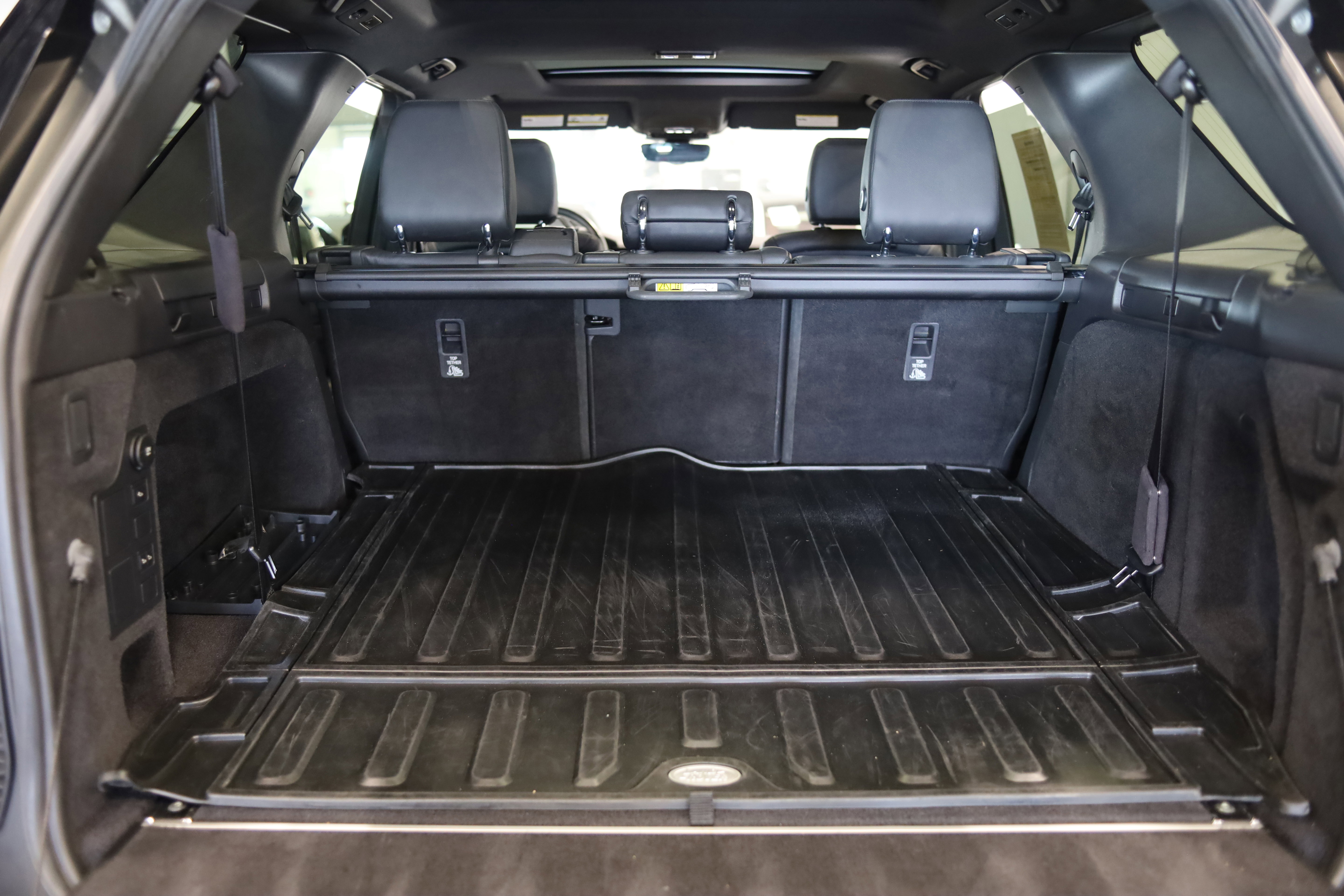 Used 2018 Land Rover Discovery HSE AWD/4WD image 7