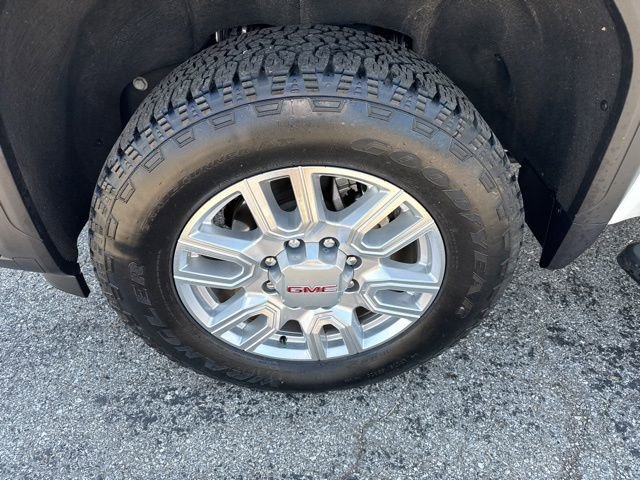 Used 2024 GMC Sierra 2500 SLT w/ SLT Premium Package AWD/4WD image 9