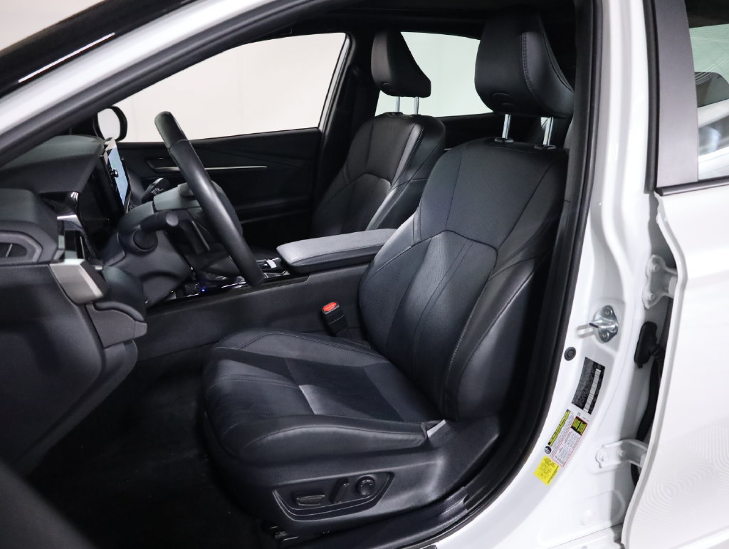 Used 2025 Toyota Camry XSE FWD image 31