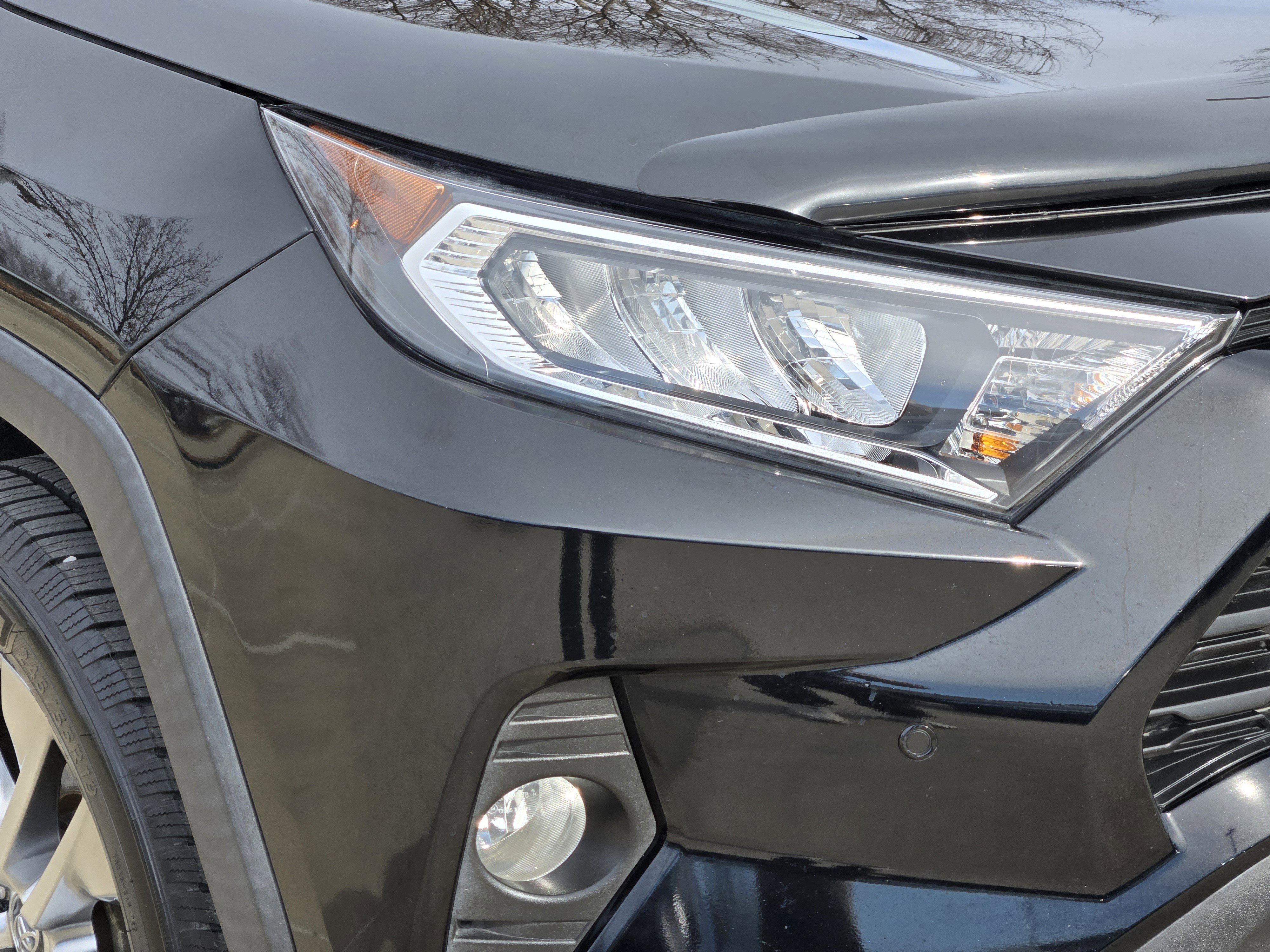 Used 2020 Toyota RAV4 XLE Premium image 8