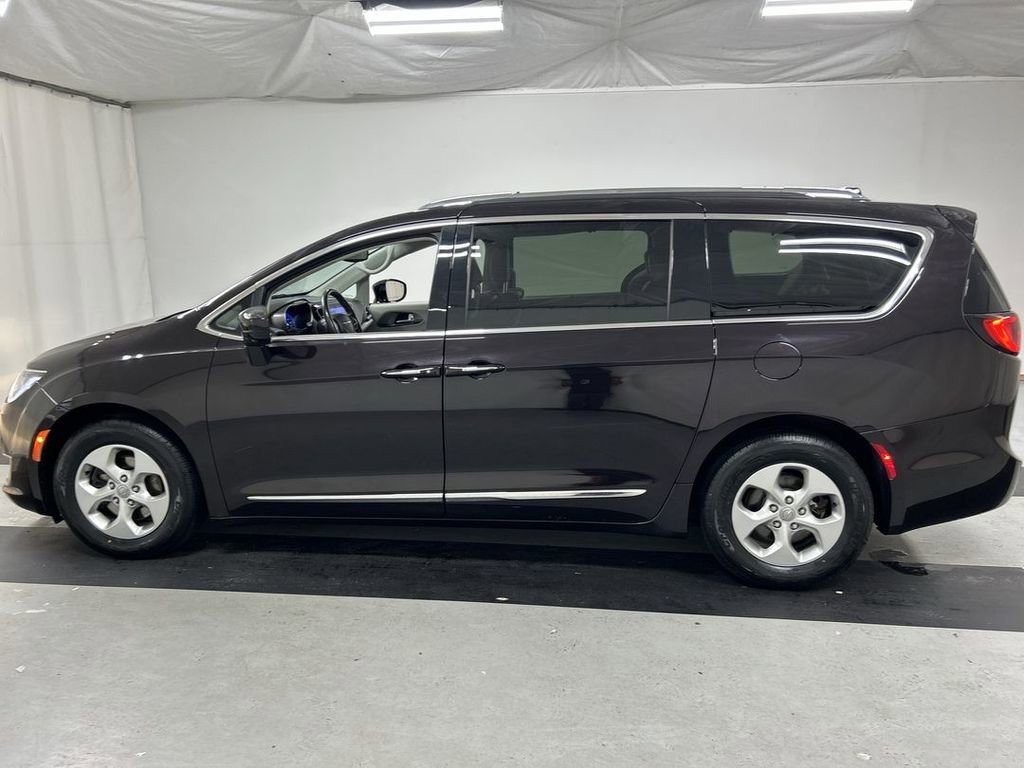 Used 2017 Chrysler Pacifica Touring-L Plus w/ Advanced Safetytec Group FWD image 6