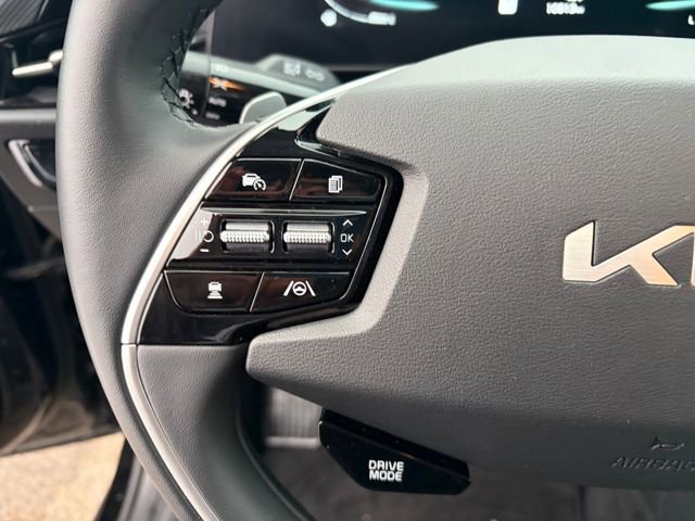 Certified 2023 Kia Niro EX image 17