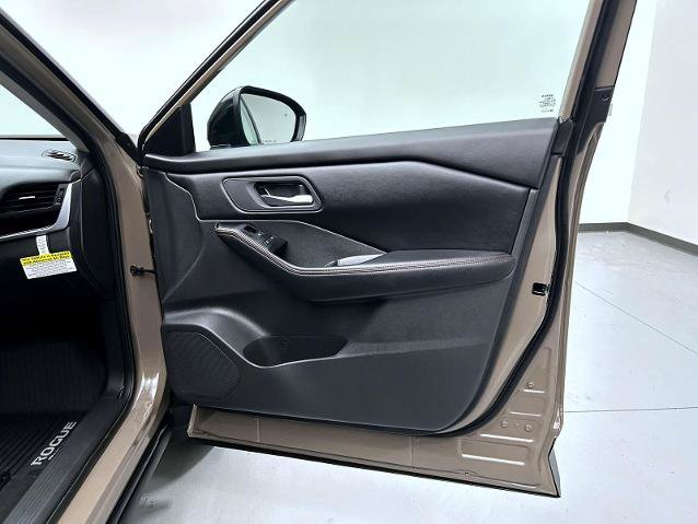 Certified 2025 Nissan Rogue SV AWD/4WD image 16