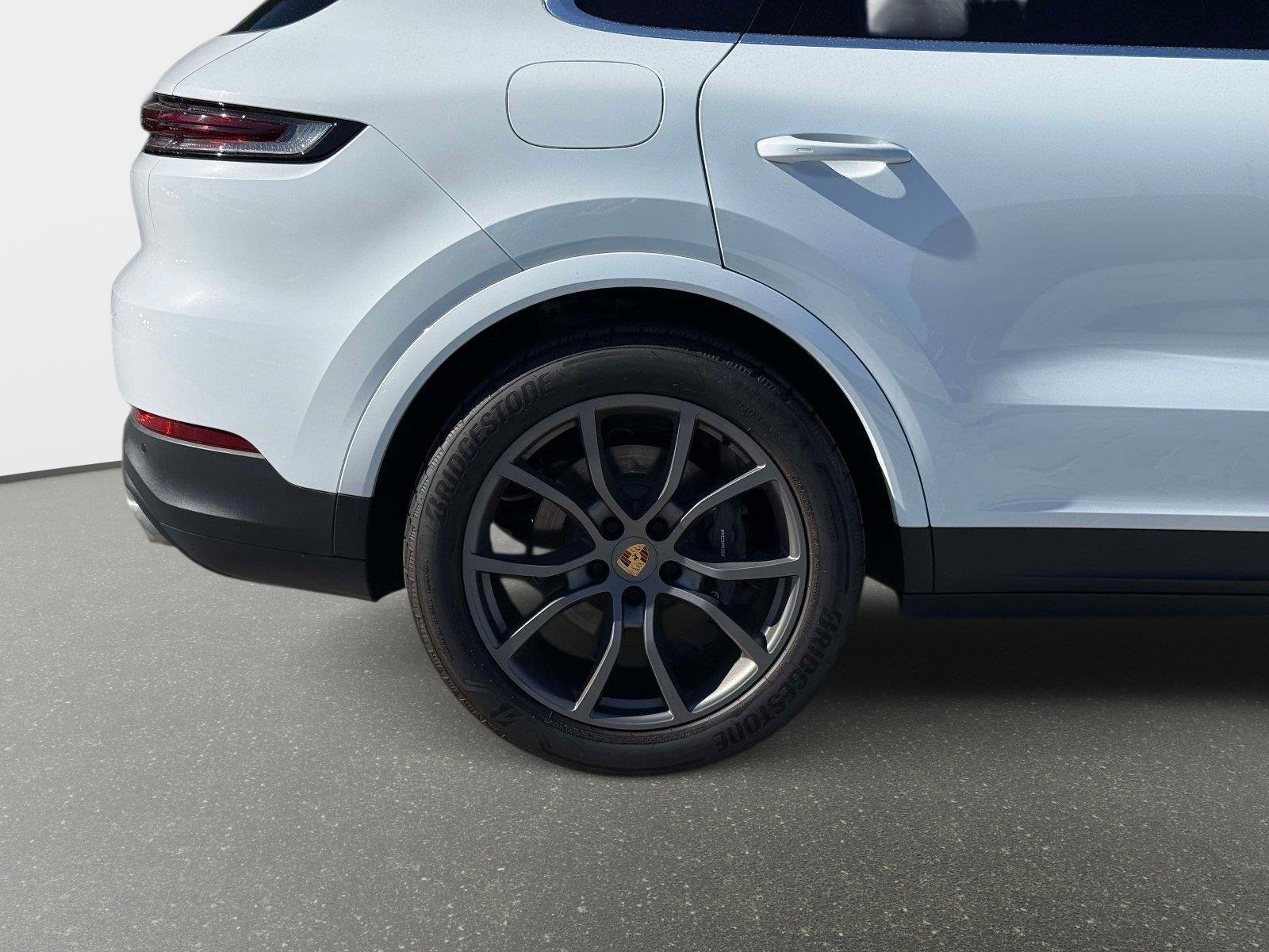 Used 2024 Porsche Cayenne AWD/4WD image 18