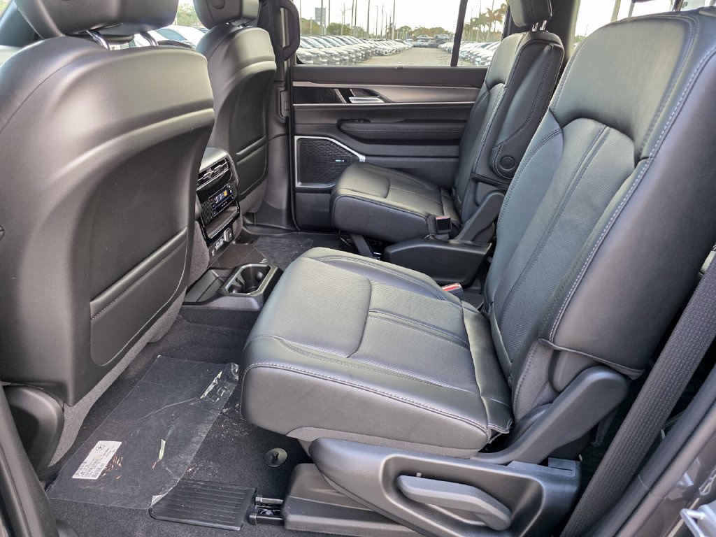 New 2026 Jeep Grand Wagoneer Limited w/ Convenience Group I AWD/4WD image 10