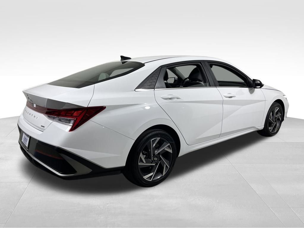 New 2025 Hyundai Elantra Limited image 5