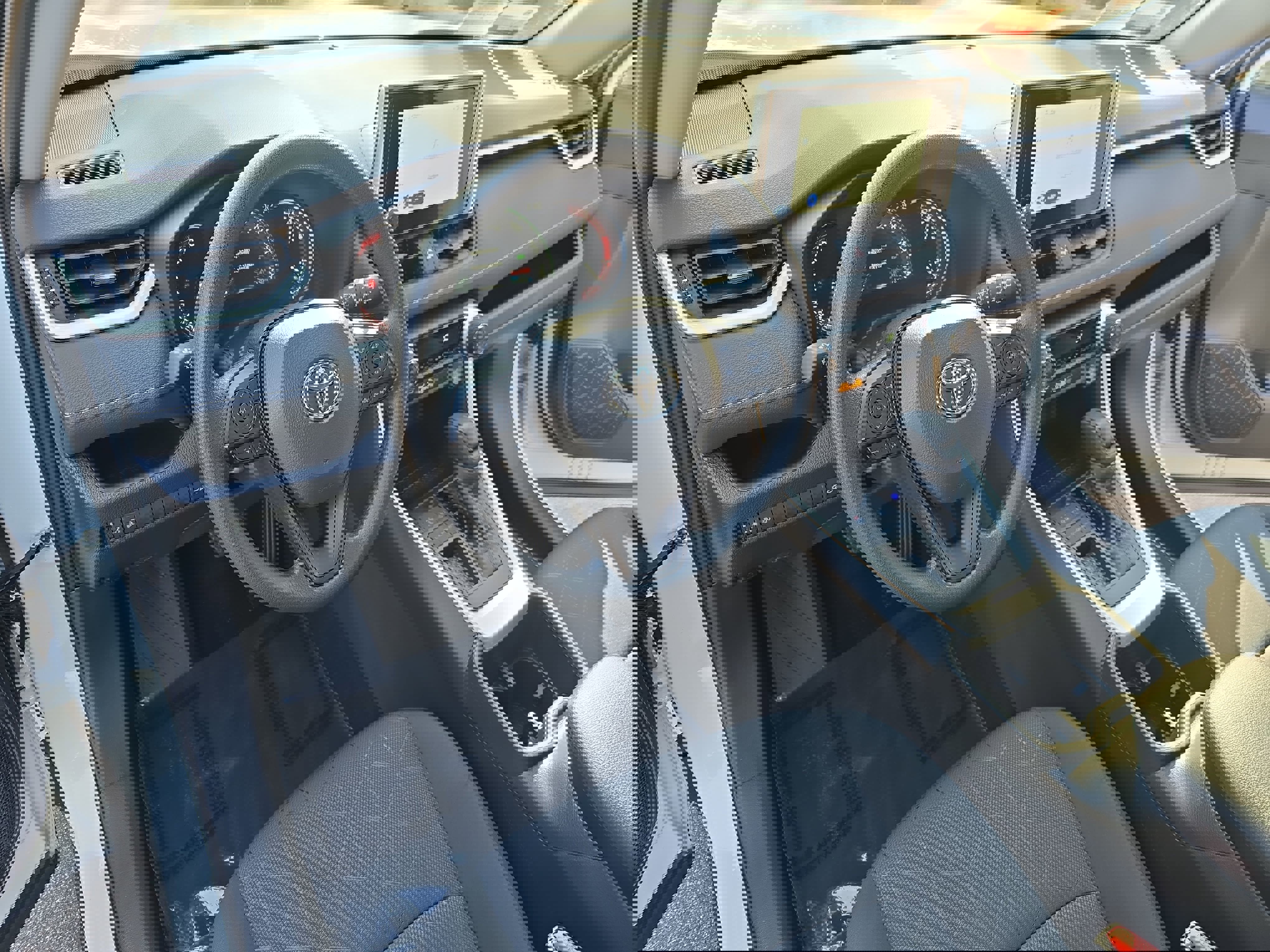 Used 2025 Toyota RAV4 XLE w/ Convenience Package image 16