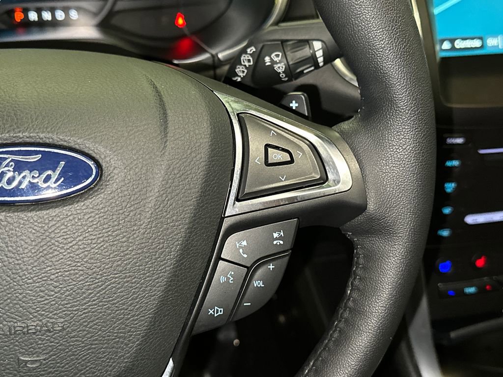 Used 2018 Ford Edge Titanium w/ Equipment Group 301A AWD/4WD image 30