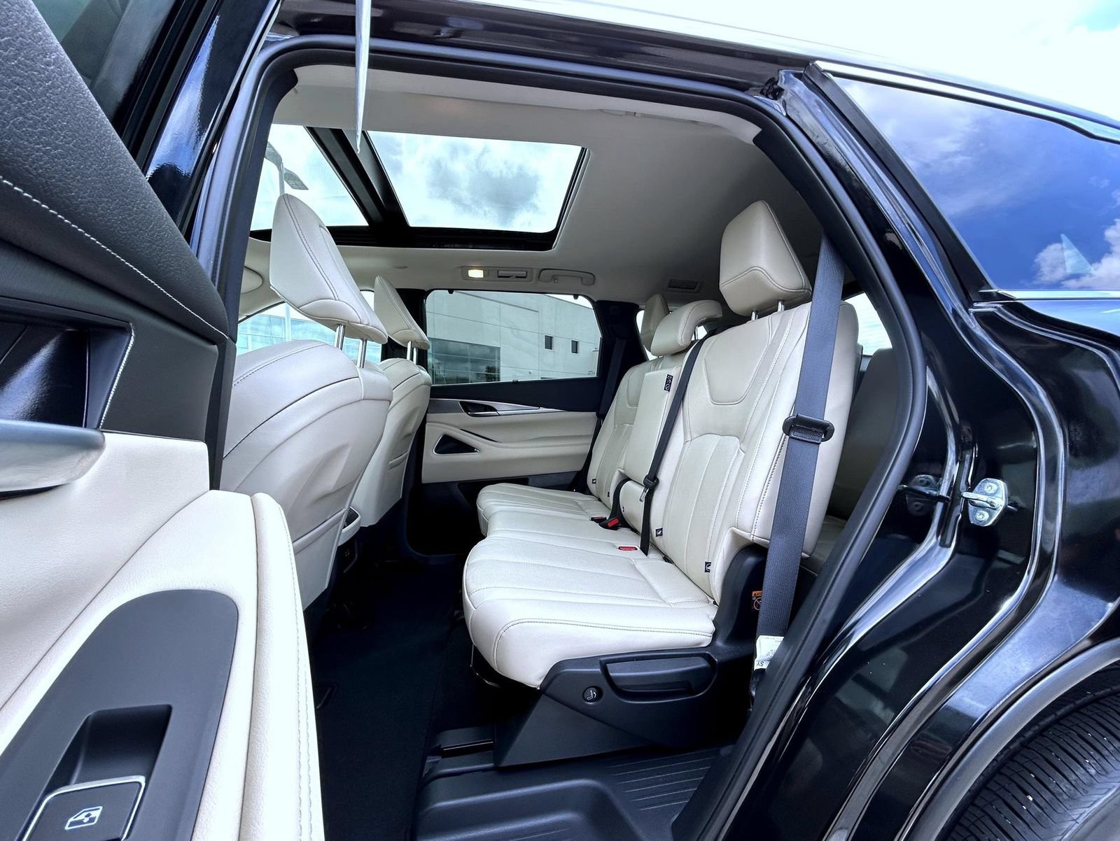 Certified 2025 INFINITI QX60 Luxe AWD/4WD image 21