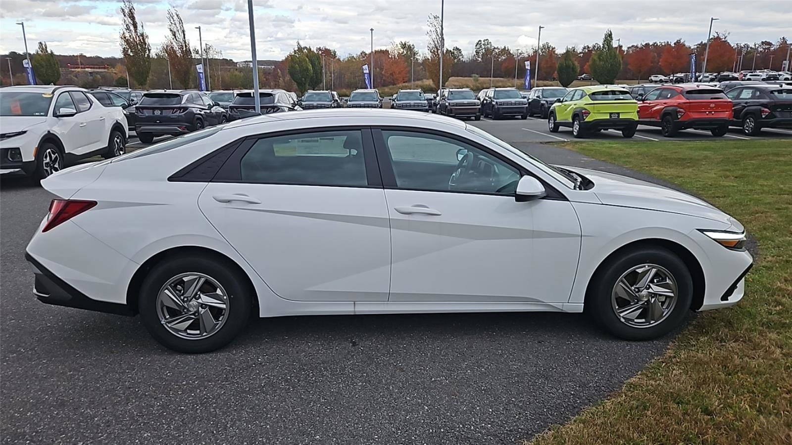 New 2025 Hyundai Elantra SE image 8