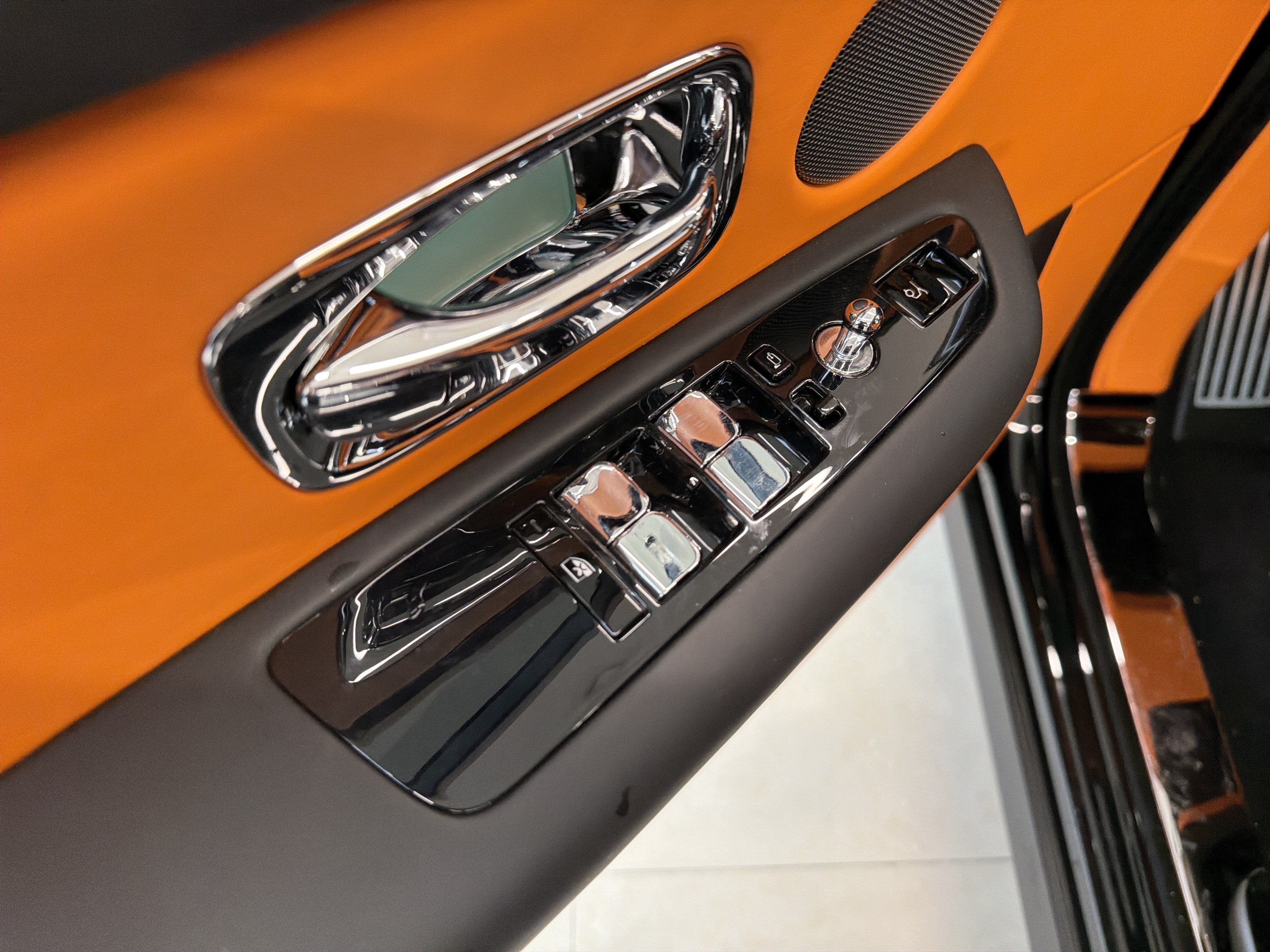 Certified 2022 Rolls-Royce Cullinan AWD/4WD image 12