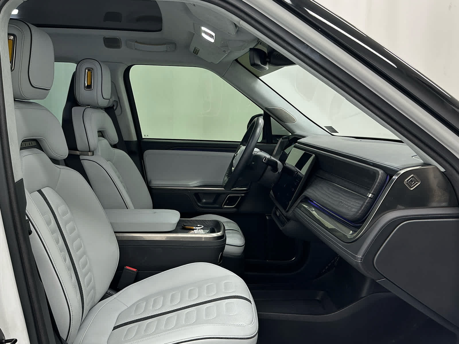 Used 2023 Rivian R1S Adventure Dual AWD/4WD image 19