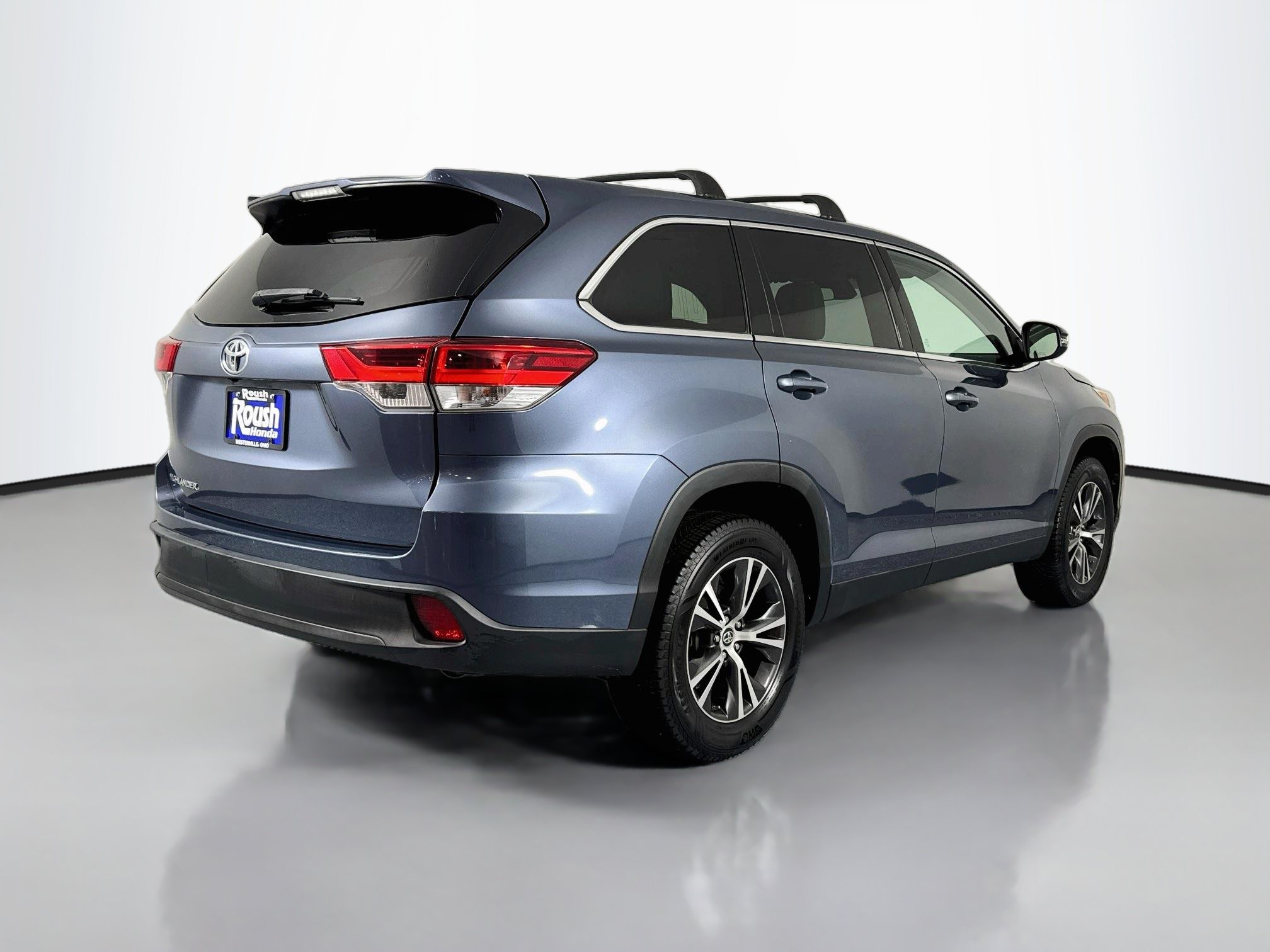 Used 2019 Toyota Highlander LE FWD image 5