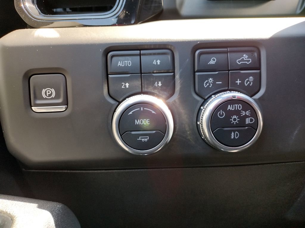 Used 2025 GMC Sierra 2500 AT4 w/ AT4 Premium Plus Package AWD/4WD image 26