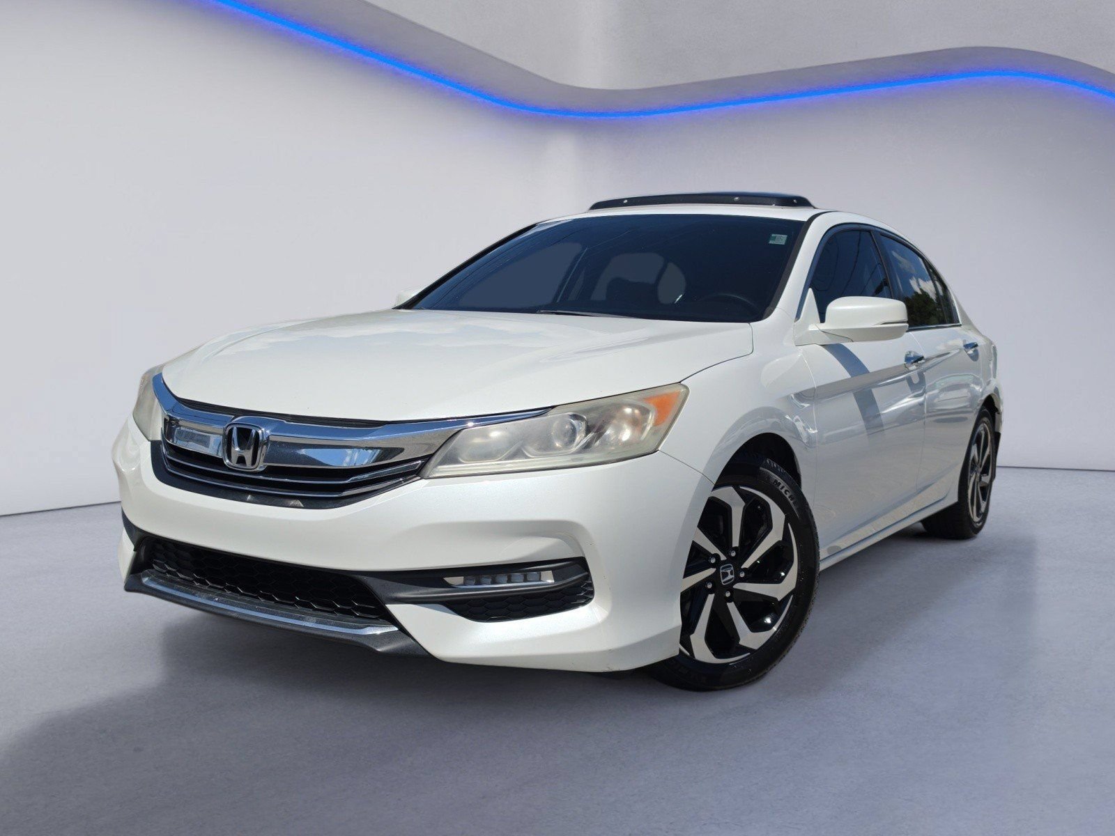 Used 2016 Honda Accord EX image 2