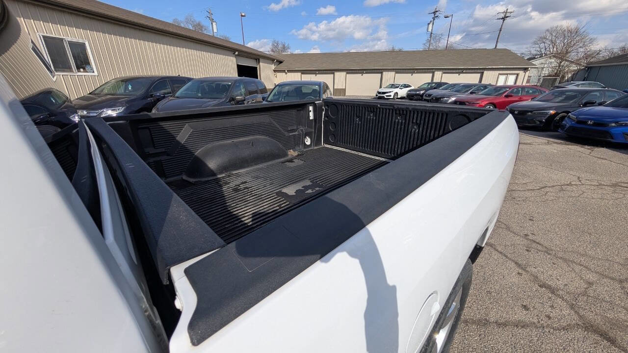 Used 2021 RAM 1500 Classic SLT image 4