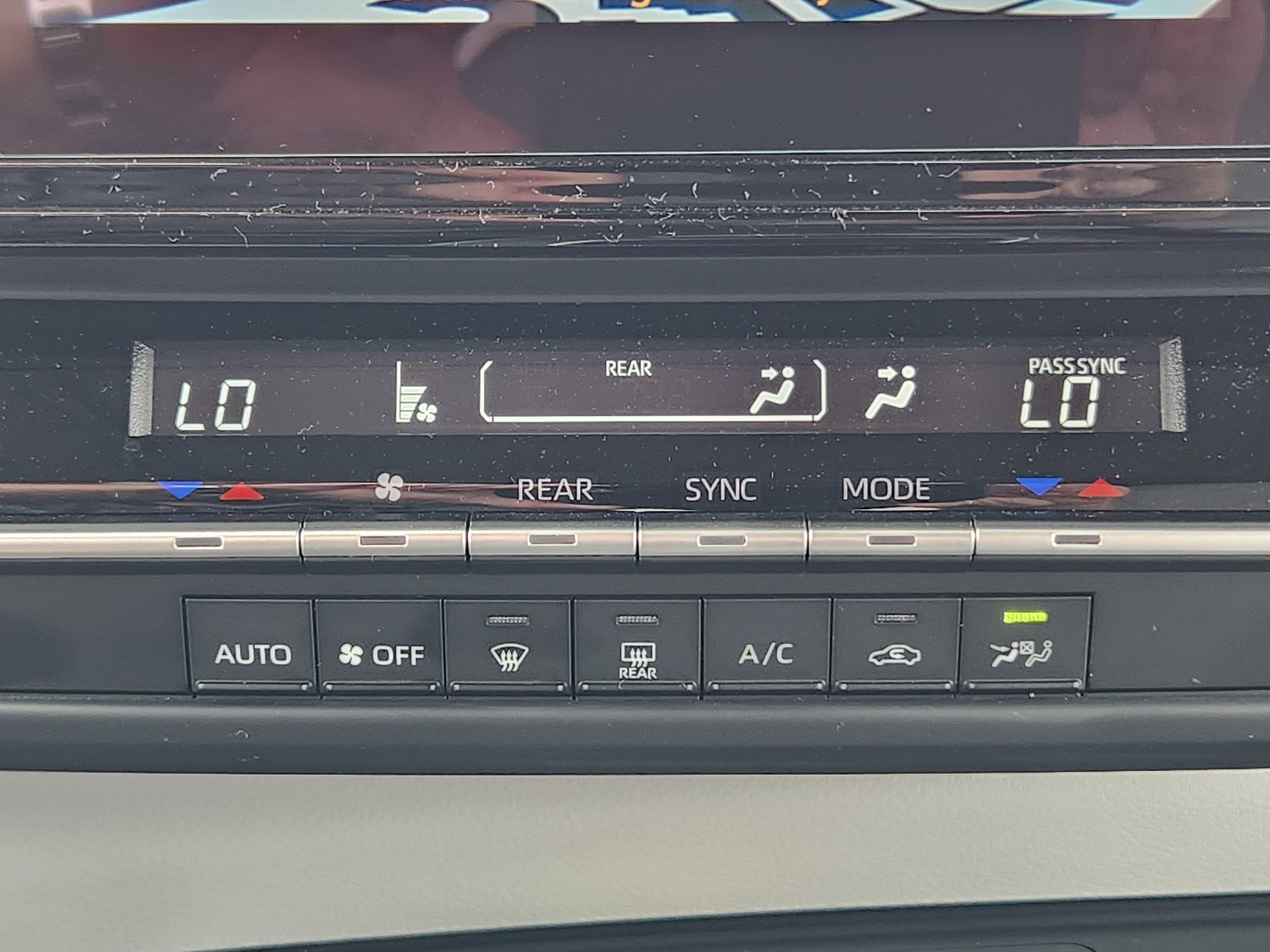 Used 2025 Toyota Sienna LE w/ LE Plus Package AWD/4WD image 14