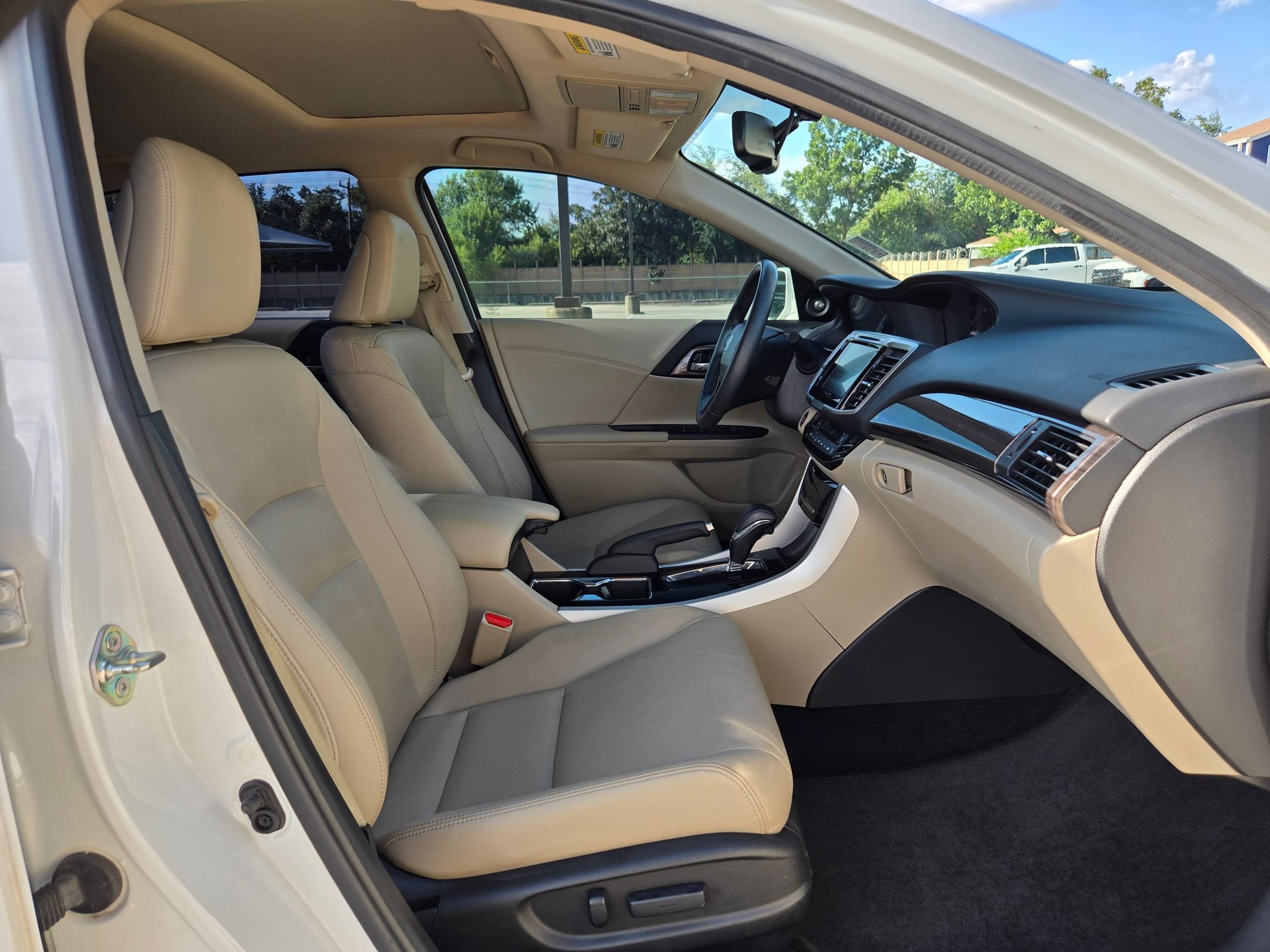 Used 2017 Honda Accord EX-L image 27