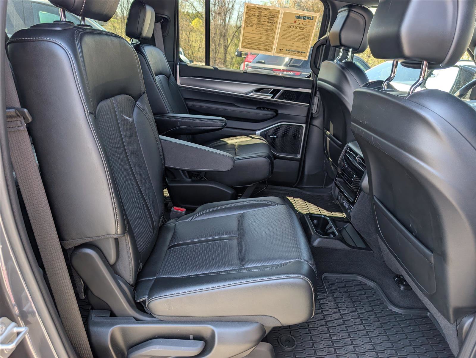 Used 2024 Jeep Wagoneer L Series II w/ Convenience Group I image 11