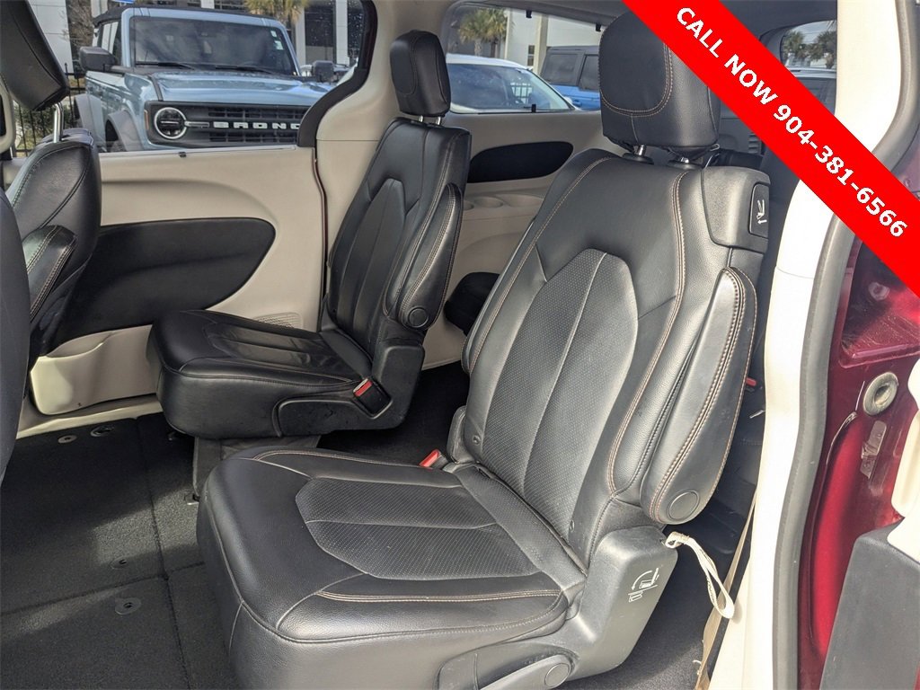 Used 2020 Chrysler Pacifica Touring-L image 14