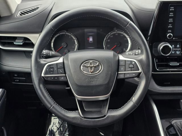 Used 2022 Toyota Highlander LE AWD/4WD image 21