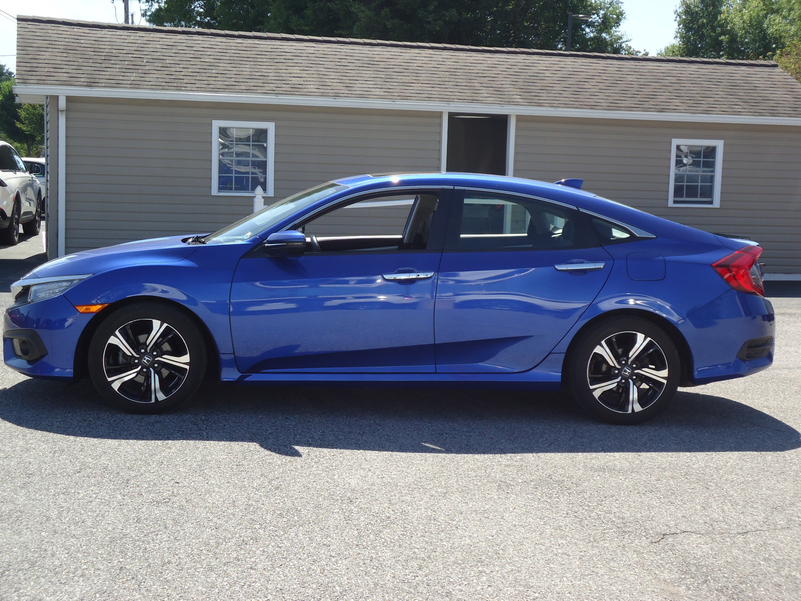 Used 2018 Honda Civic Touring image 6