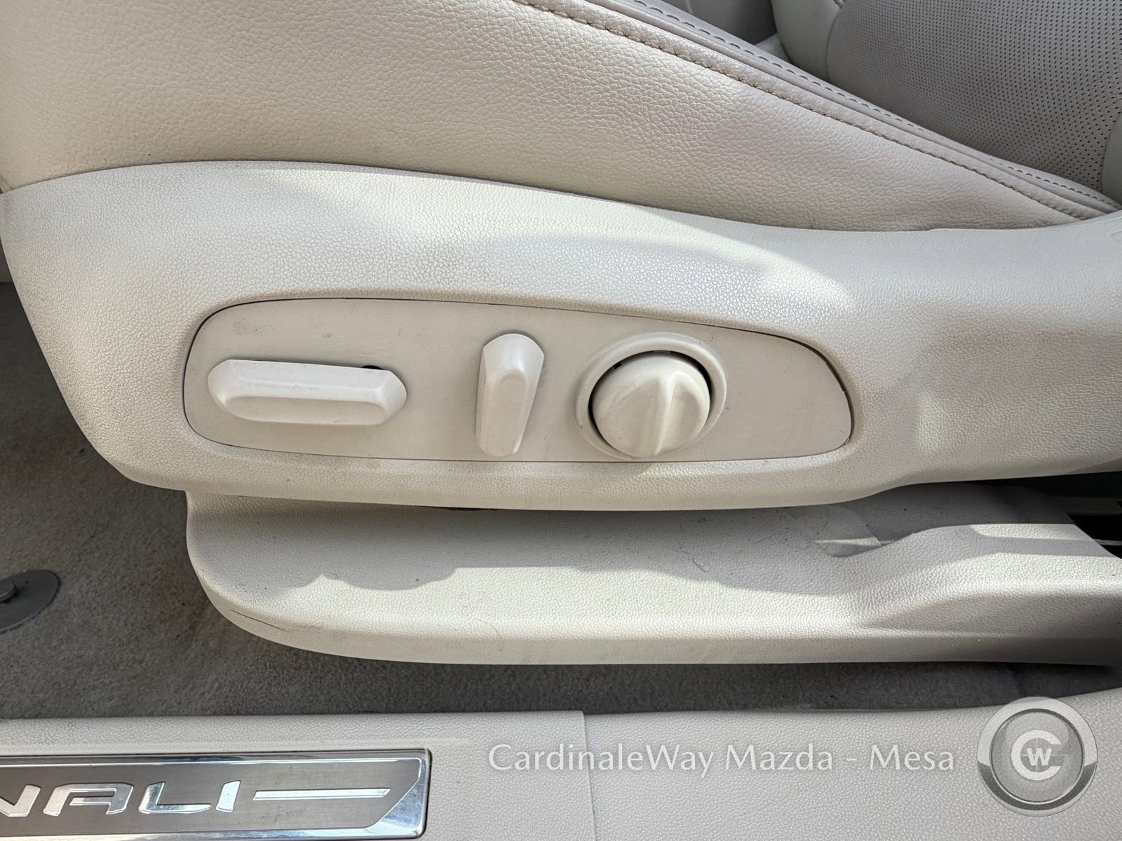 Used 2023 GMC Acadia Denali image 17