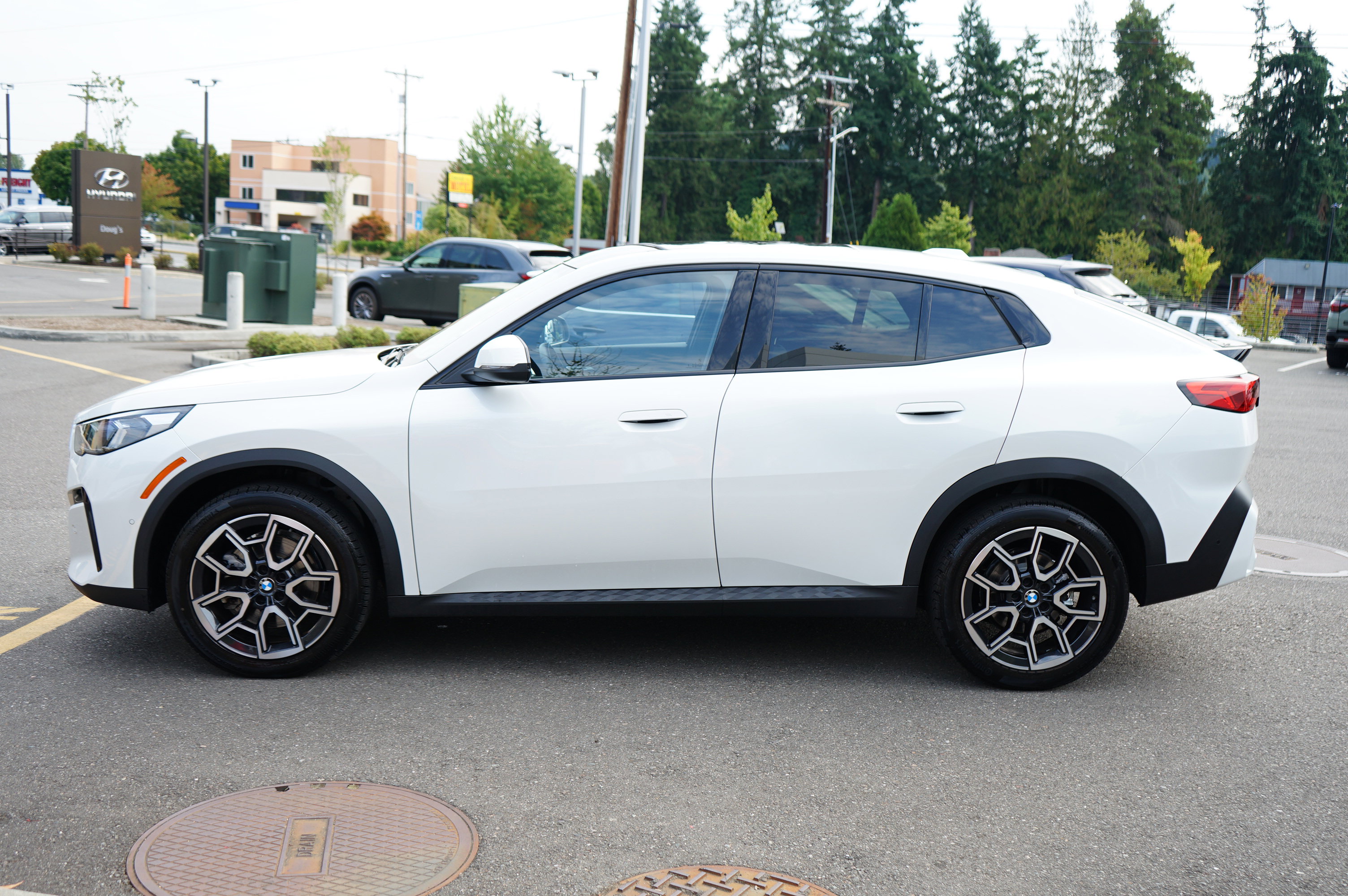 Used 2025 BMW X2 xDrive28i w/ Convenience Package image 9